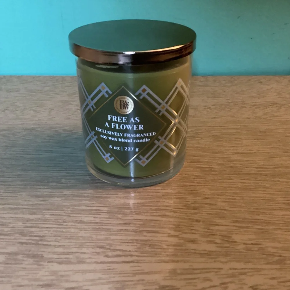 Bath And Body Works Free As A Flower Single Wick Candle - Picture 1 of 6